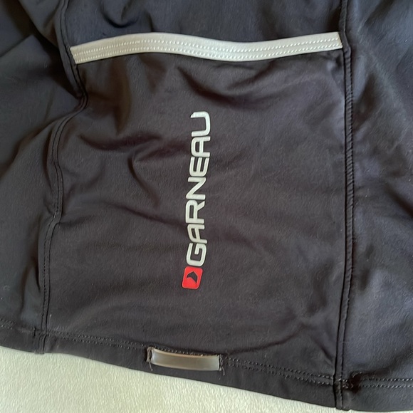 Louis Garneau sleeveless active (cycling) jersey with shelf bra - Picture 5 of 14